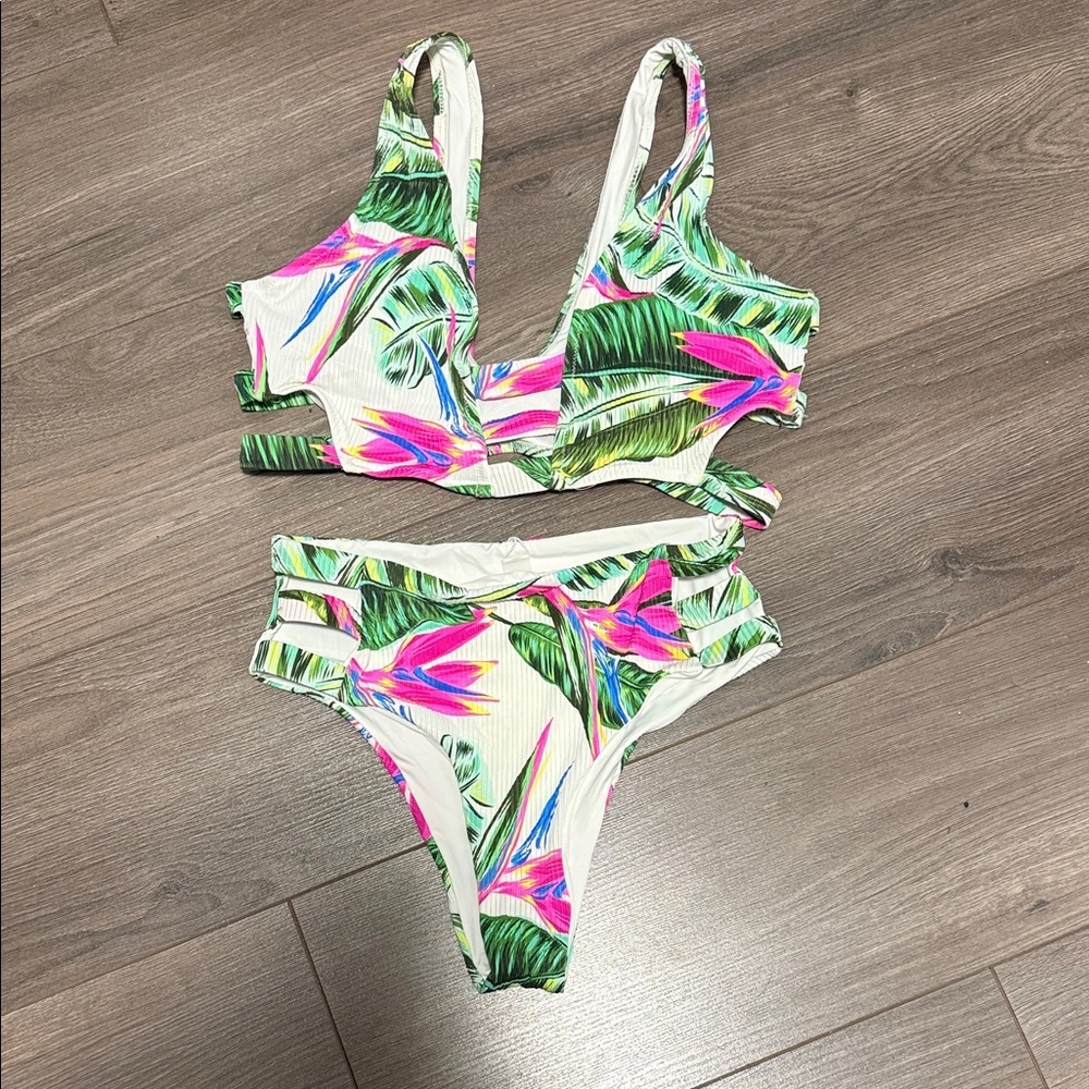 Tini Bikini 2 PC reversible tropical  Leaf Print Bikini Set med/Large